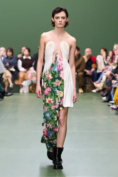Look 28